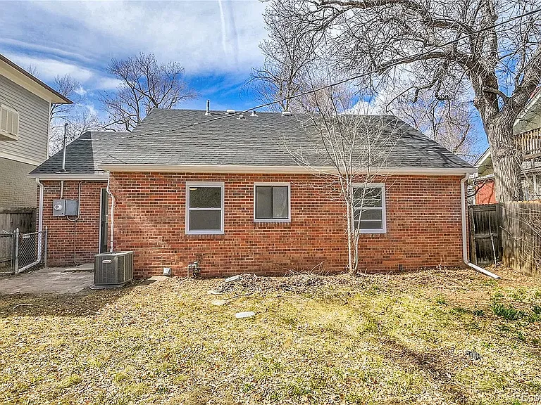 1448 Newport St — Photo 23