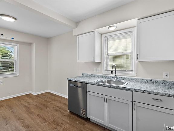 5th image of 18750 Kingsville St
