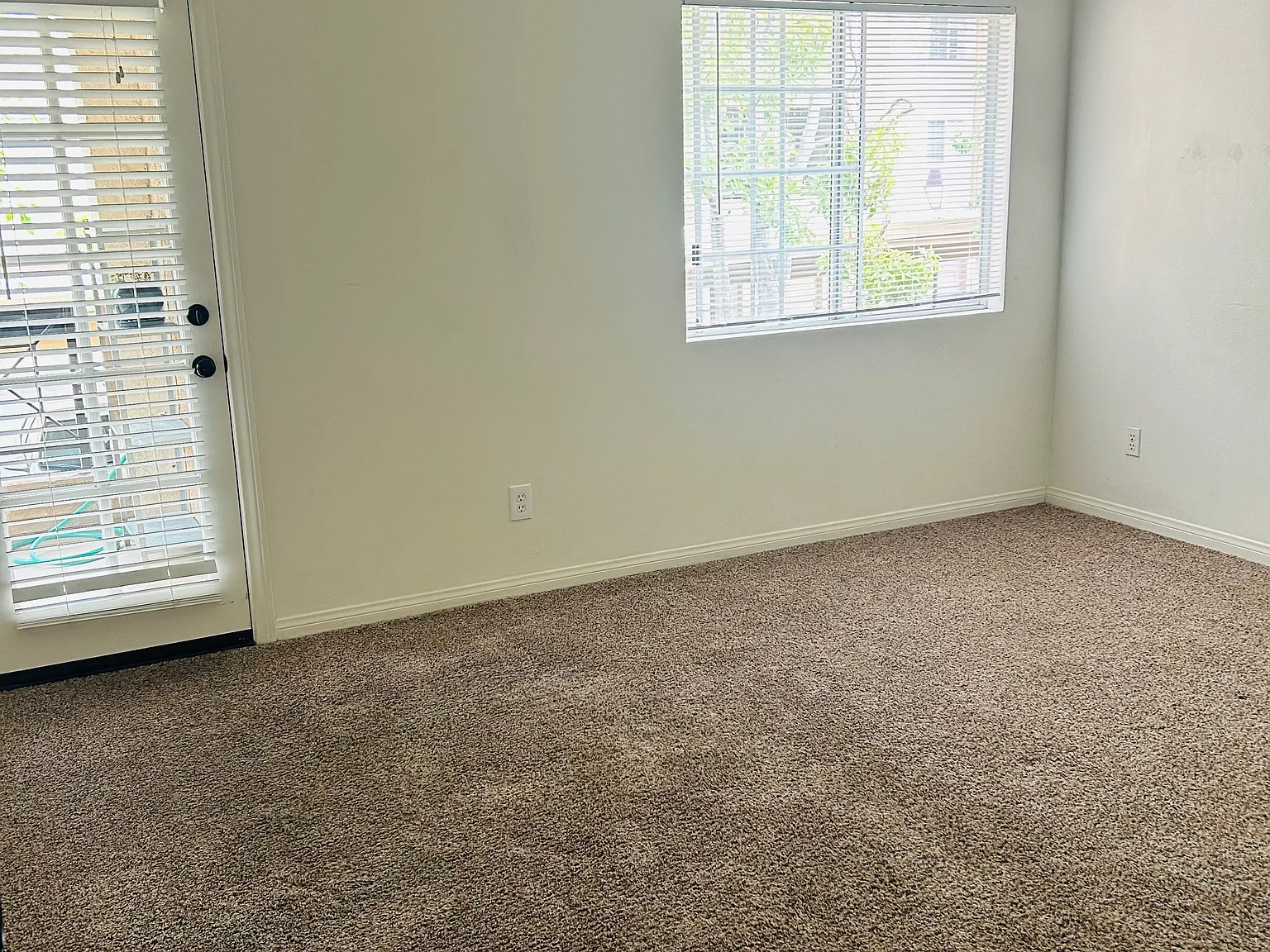 2 bed, 969 sqft, $3,188 — Photo 3