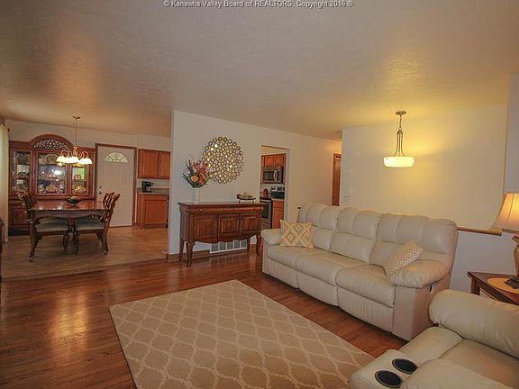 4th image of 912 Upton Dr