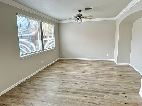3rd image of 405 Darragh Ct