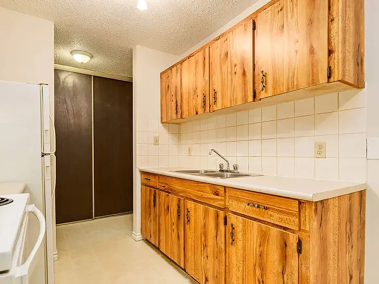25 Howarth St #313 — Photo 6