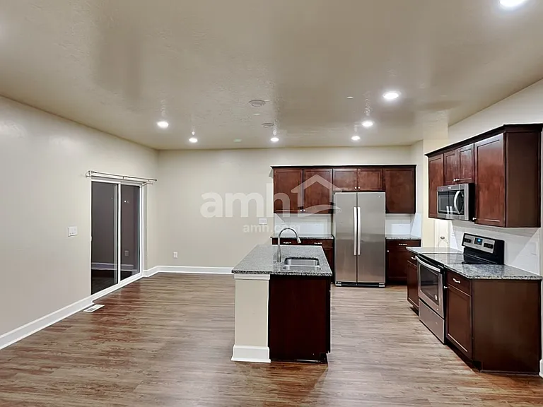 4437 N Morgan Way — Photo 3