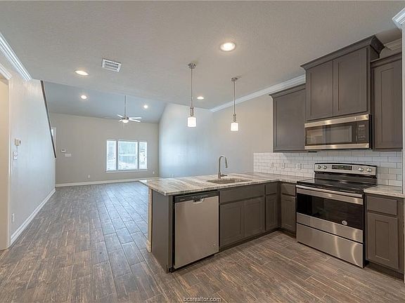 5th image of 707 Dominik Dr
