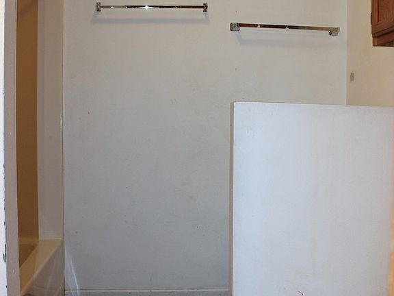 5th image of 4008 Ontario St