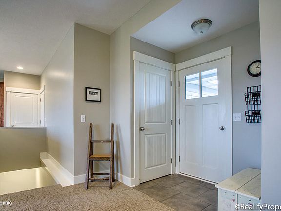 3rd image of 6173 Kingsbury Ct