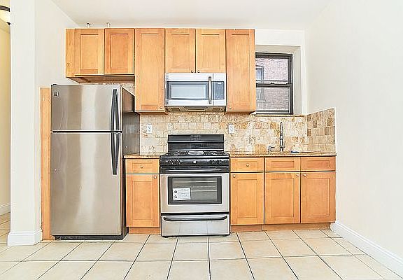 3rd image of 557 W 144th St APT 4B