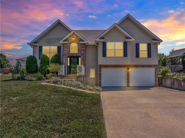 1207 Nottingham Dr, Warrensburg, MO 64093