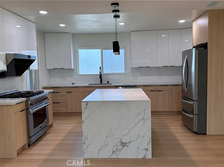 419 Robbins Dr — Photo 3