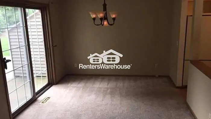 301 Kathy Ln NE — Photo 3