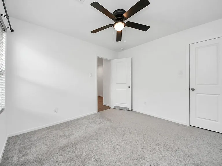 1607 Red Oak Dr — Photo 10