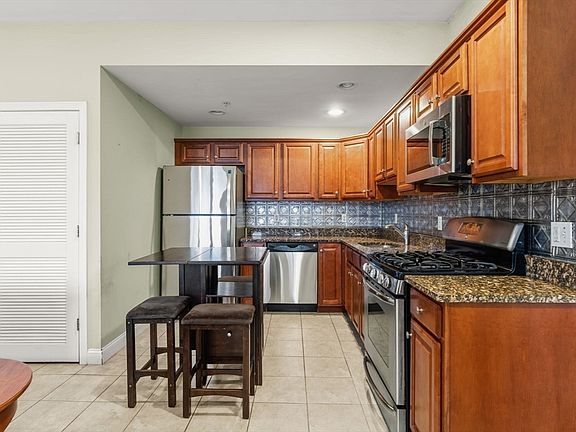 2nd image of 910 Saratoga St APT 5