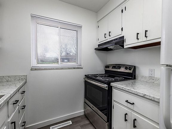 5th image of 190-216 Wilson Dr #8