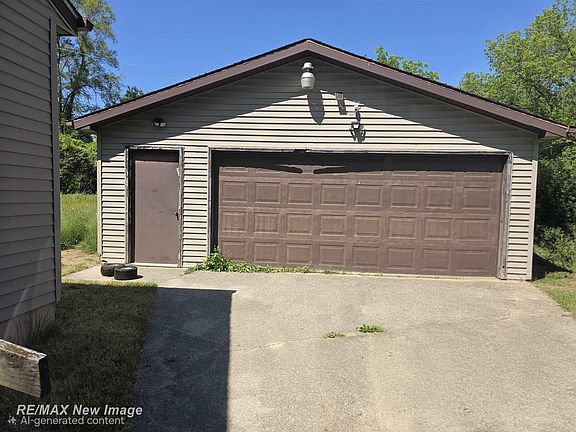 2nd image of 1422 Chatham Dr