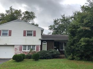 35 Roxboro Rd, Lawrence Township, NJ 08648