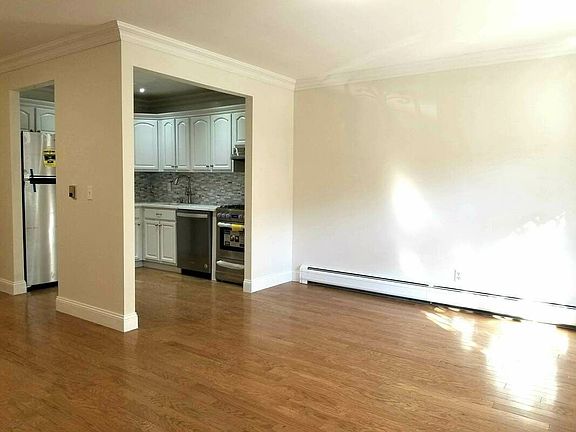 3rd image of 54 Underhill Ave #1