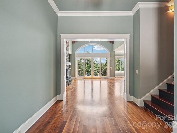 5th image of 3229 Lake Pointe Dr