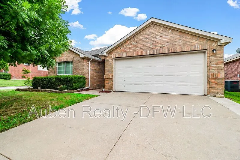 1201 Caroline Dr