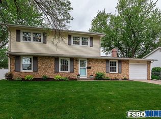 2522 Avalon Dr, Bettendorf, IA