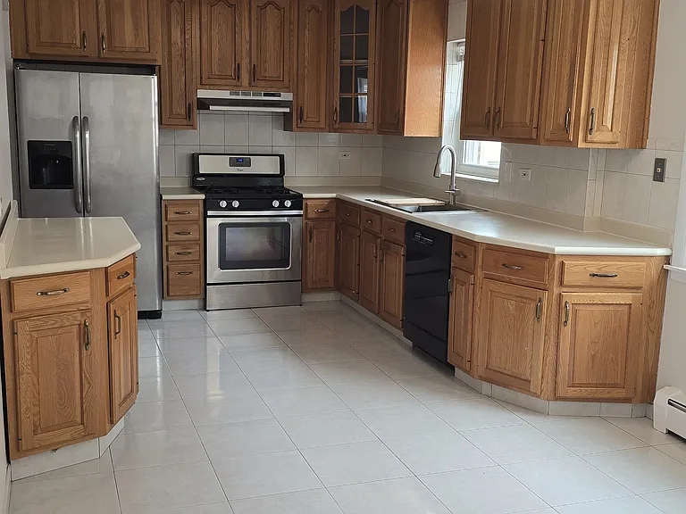 8147 Walsh Ln — Photo 2