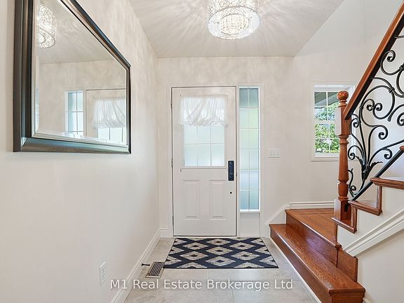 4th image of 89 McArthur Dr