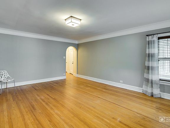 3rd image of 7546 N Oakley Ave APT 1S