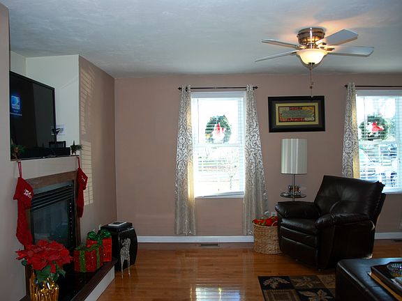 4th image of 8 Tilton St