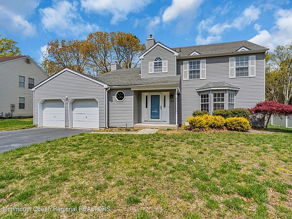 3rd image of 1296 Beauchamps Place