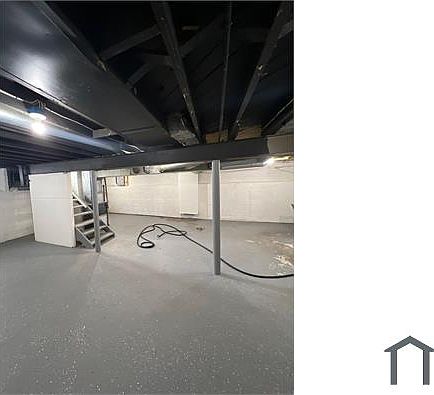 3rd image of 13421 Gilmore Ave