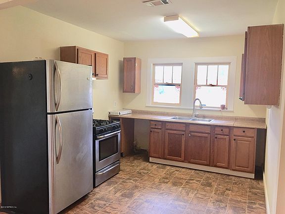 3rd image of 3217 Duane Ave