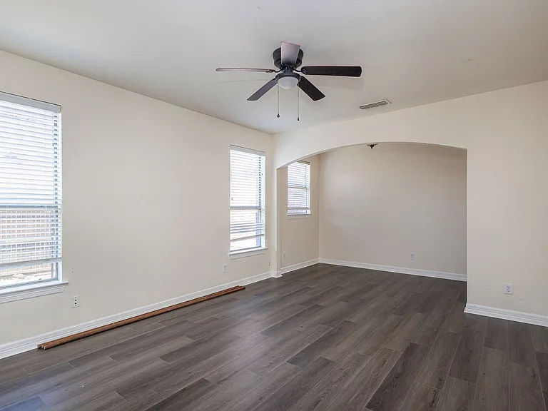 2905 Preston Ln — Photo 40