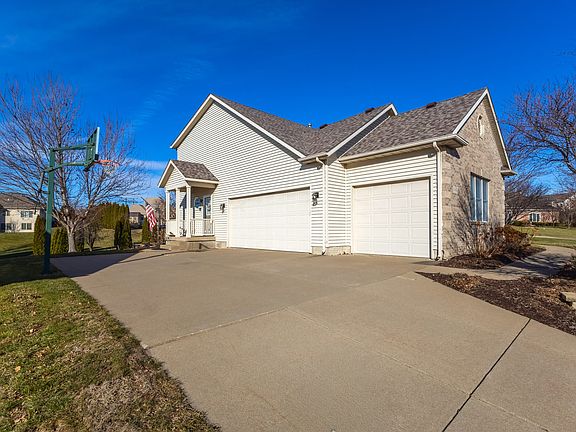 3rd image of 6616 Lorton Ct