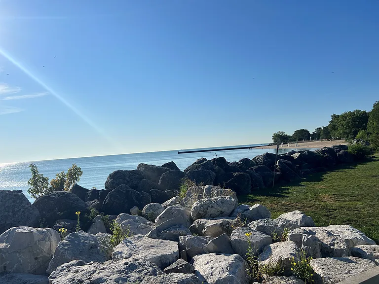 Garden Park just north of South Blvd Beach. Benches for viewing Sunrise over lake. Also a small playground. Sometimes an informal dog park.