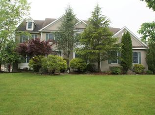 33 Scarlet Dr, Freehold, NJ 07728