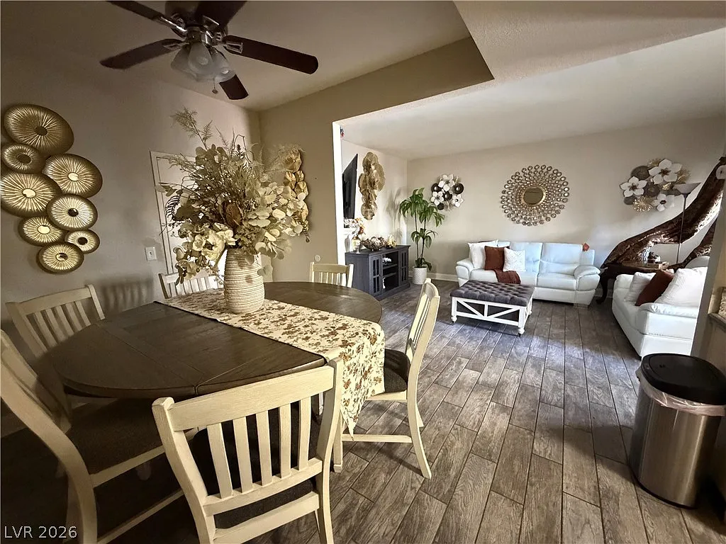 3 bed, 2.0 bath, 1131 sqft, $2,000 — Photo 2