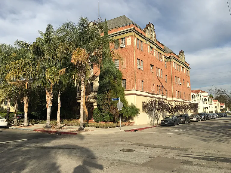 800 Las palmas LLC — Photo 3
