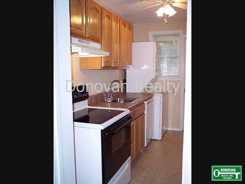 Kitchen with dishwasher, etc.