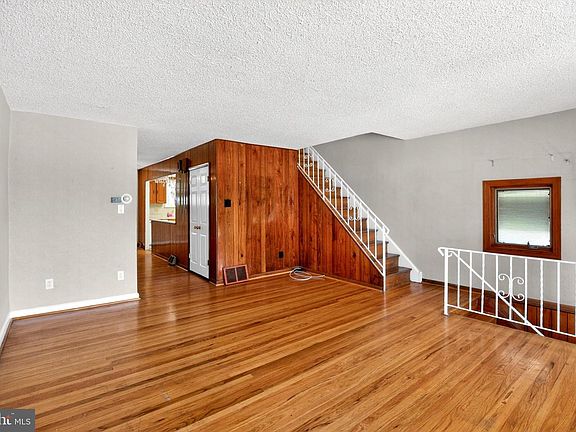 3rd image of 8951 Ashton Rd