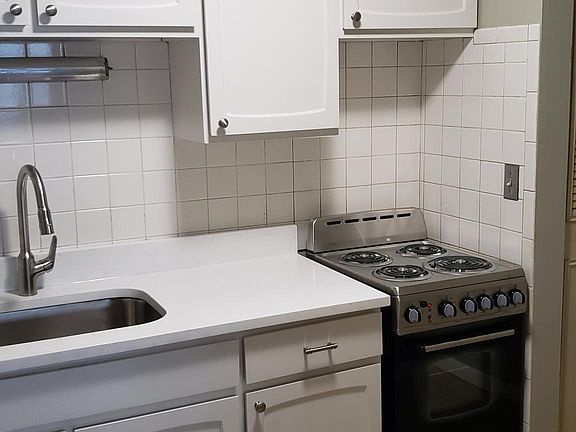 4th image of 420 W Aldine Ave APT 420