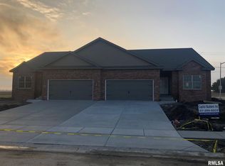 4509 Castle Pines Dr, Springfield, IL 62711