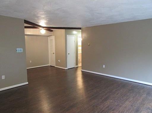 4th image of 109 Oak Ln APT 11