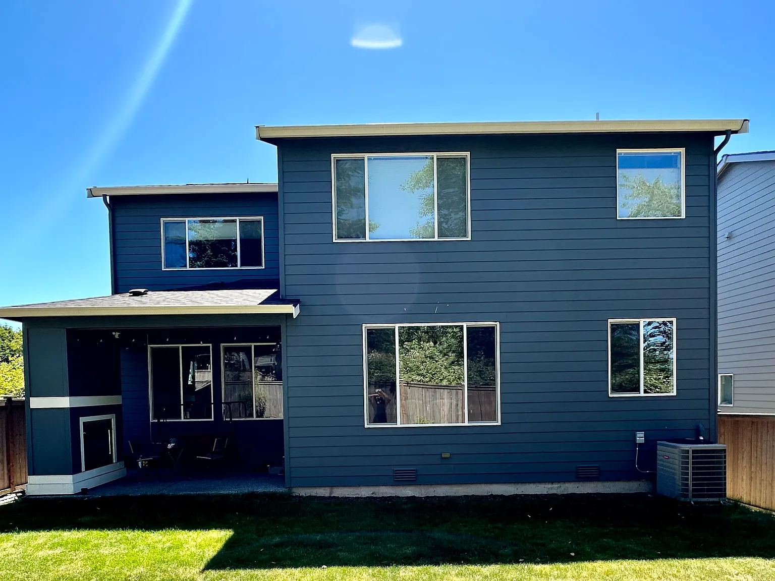 5 bed, 2832 sqft, $4,295 — Photo 2