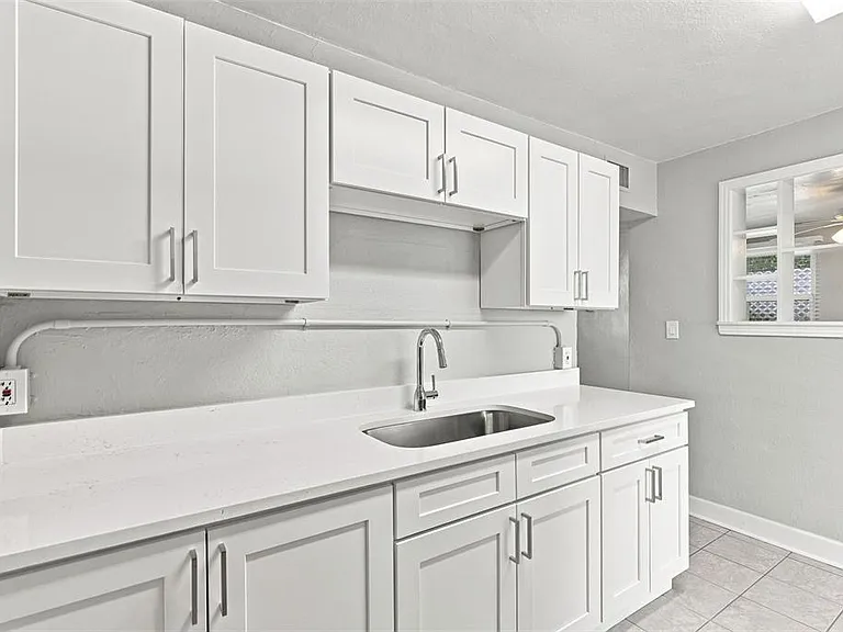 1812 Killarney Dr — Photo 14