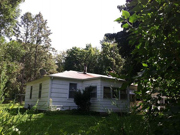 3rd image of 319 Newtown Ave