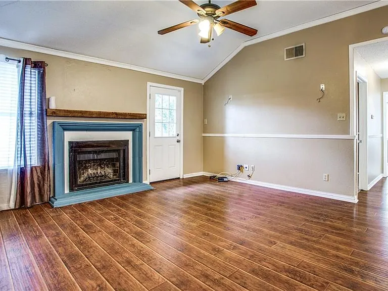 6817 Haltom Rd — Photo 4