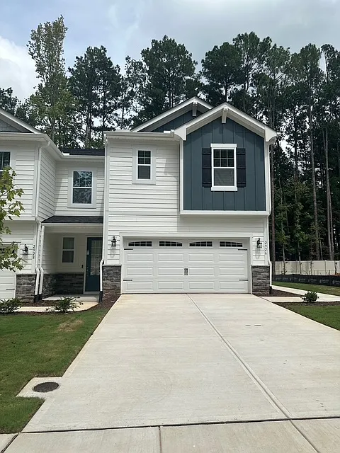 3 bed, 2000 sqft, $2,400 — Photo 1