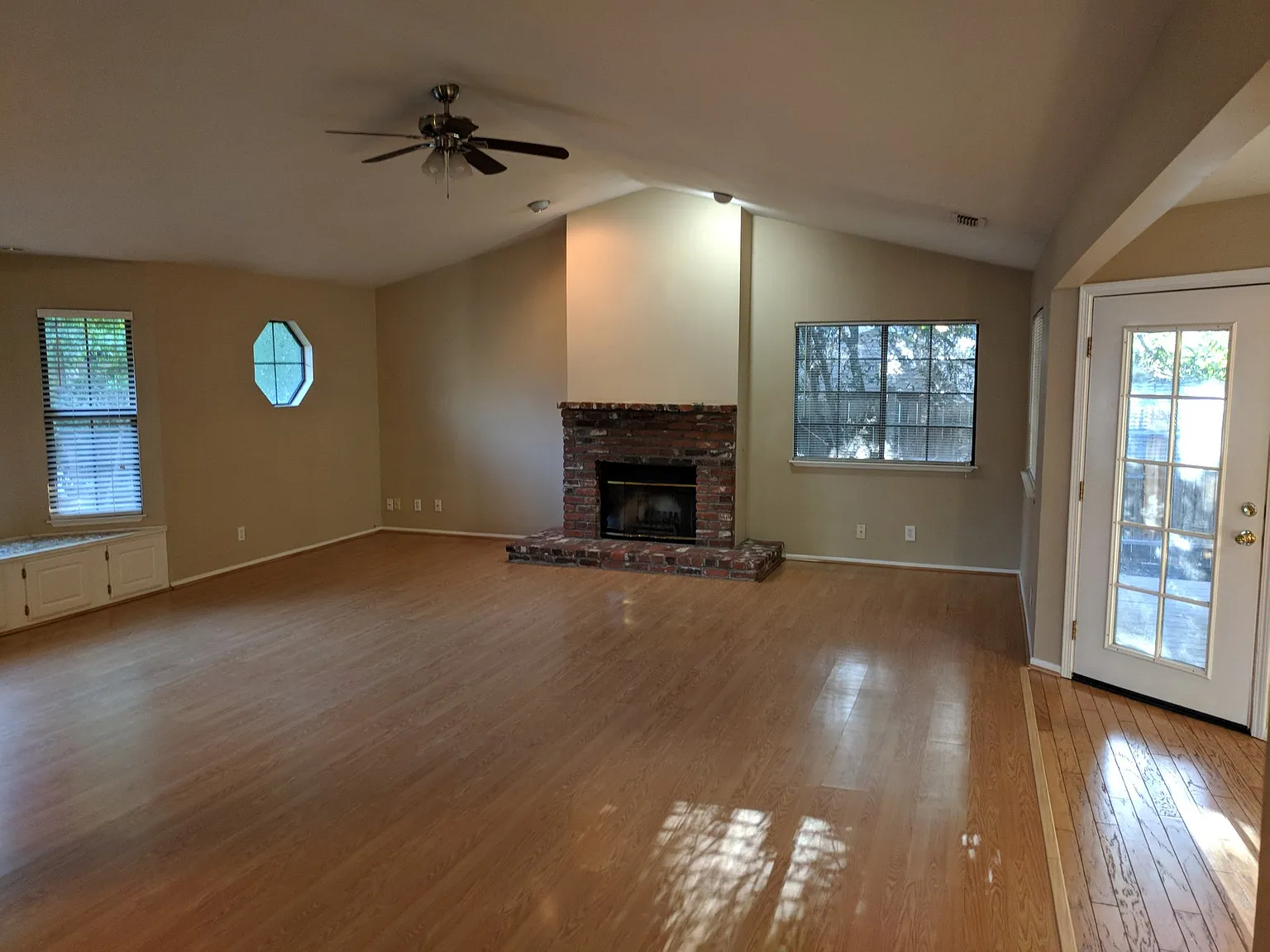 3 bed, 1717 sqft, $2,800 — Photo 4