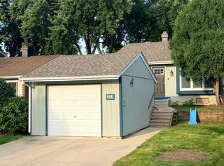 333 Colony Green Dr, Bloomingdale, IL 60108