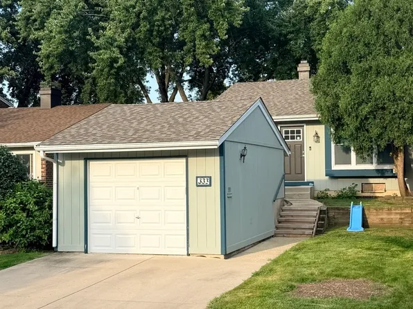 333 Colony Green Dr, Bloomingdale, IL 60108
