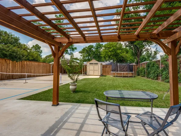 5223 Denton Dr, Dallas, TX 75235